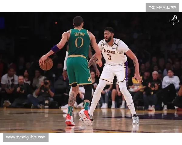 凯尔特人主场传统仪式,黄绿大战文化符号展示